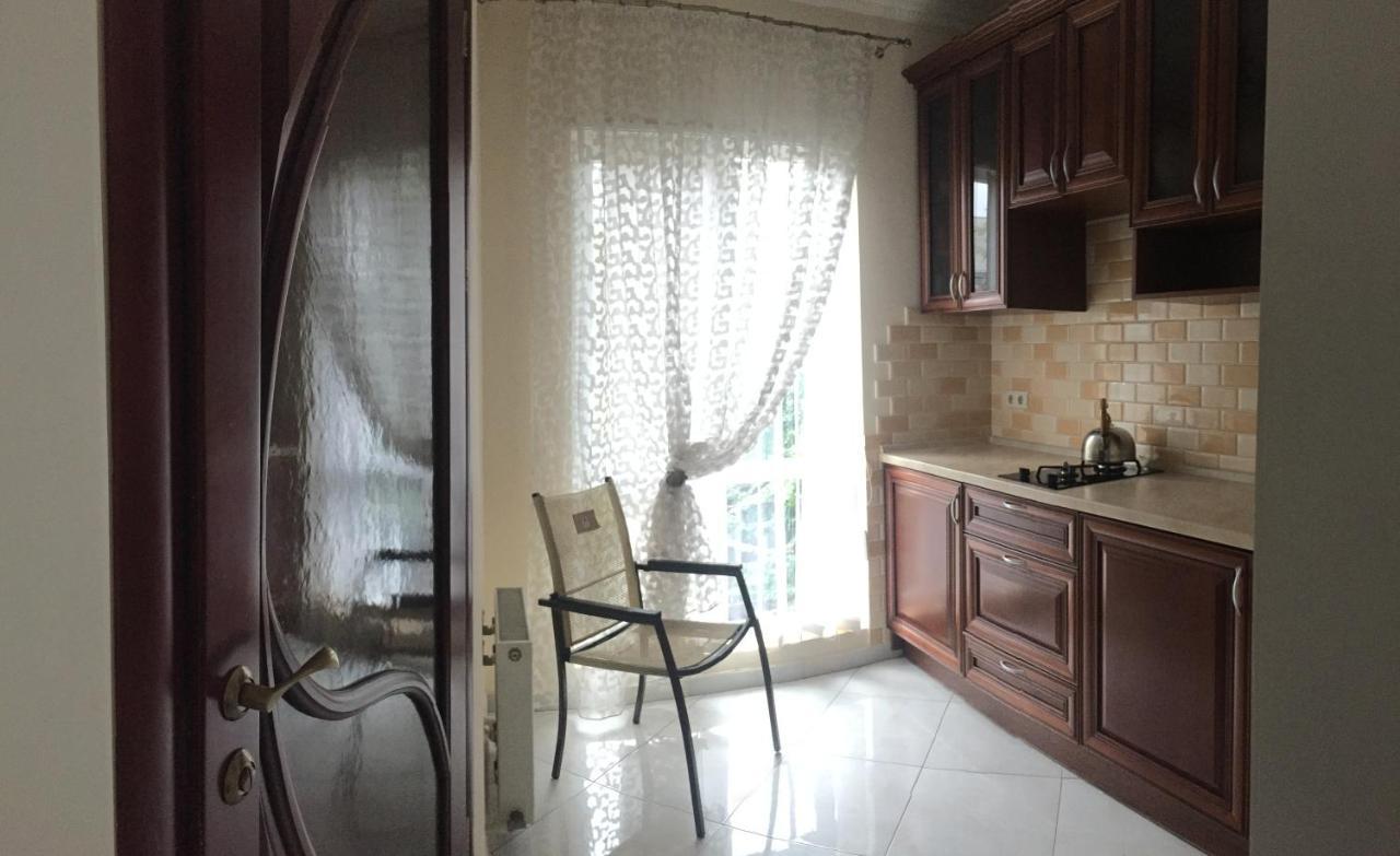 Appartement Cozy Studio Near Greek Square à Odessa Extérieur photo