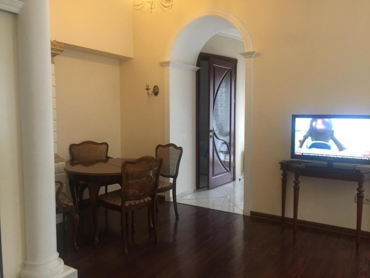 Appartement Cozy Studio Near Greek Square à Odessa Extérieur photo